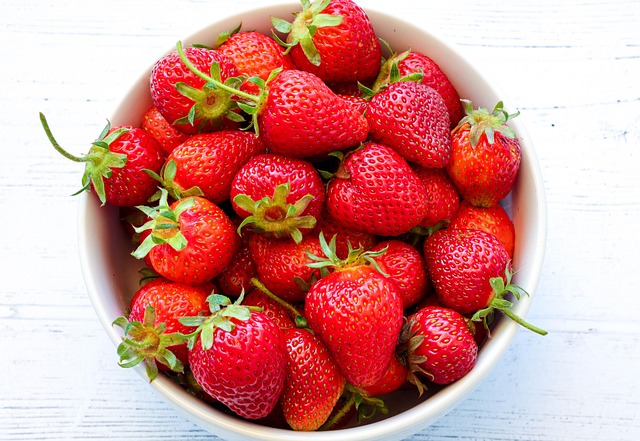 strawberries-7229237_640